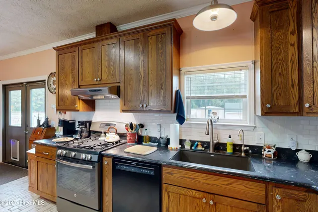 $625,000 | 330 Boyd Lane, Cove City, NC 28523