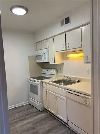 $925 | 10542 Jefferson Highway, Unit 12, River Ridge, LA 70123