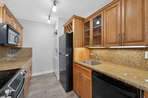 $3,150 | 801 Andrews Avenue, Unit 9, Delray Beach, FL 33483