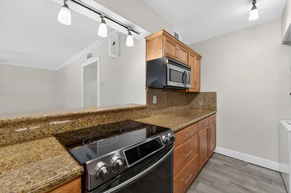 $3,150 | 801 Andrews Avenue, Unit 9, Delray Beach, FL 33483