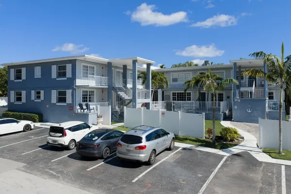 $3,150 | 801 Andrews Avenue, Unit 9, Delray Beach, FL 33483