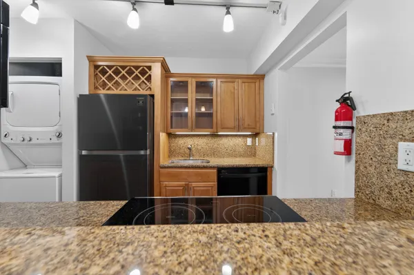 $3,150 | 801 Andrews Avenue, Unit 9, Delray Beach, FL 33483