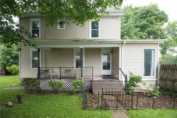 $2,200 | 1322 East Genesee Street, Skaneateles, NY 13152