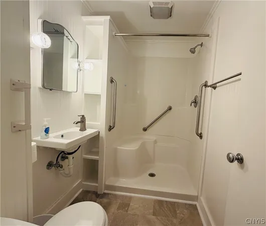 $2,200 | 1322 East Genesee Street, Skaneateles, NY 13152