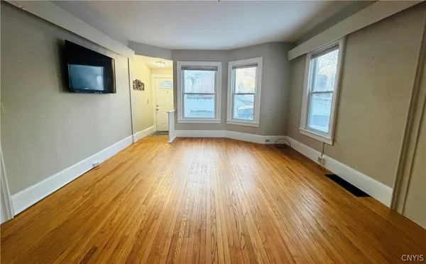 $2,200 | 1322 East Genesee Street, Skaneateles, NY 13152