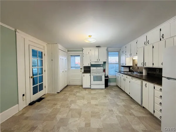 $2,200 | 1322 East Genesee Street, Skaneateles, NY 13152