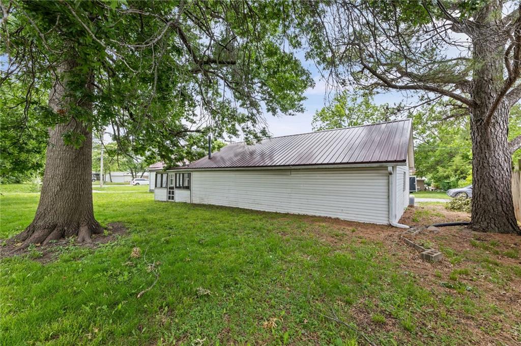 112 South Locust Street Cameron, MO 64429 - Photo 25 of 27