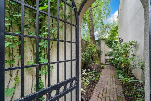 $795,000 | 4359 West Cherry Pl Drive, Memphis, TN 38117