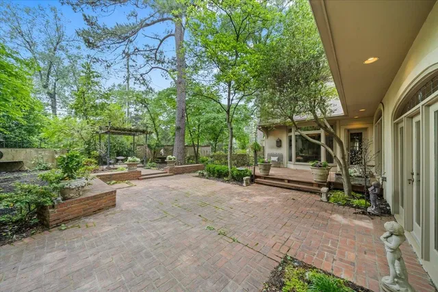 $795,000 | 4359 West Cherry Pl Drive, Memphis, TN 38117