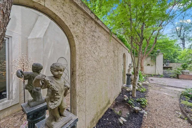 $795,000 | 4359 West Cherry Pl Drive, Memphis, TN 38117