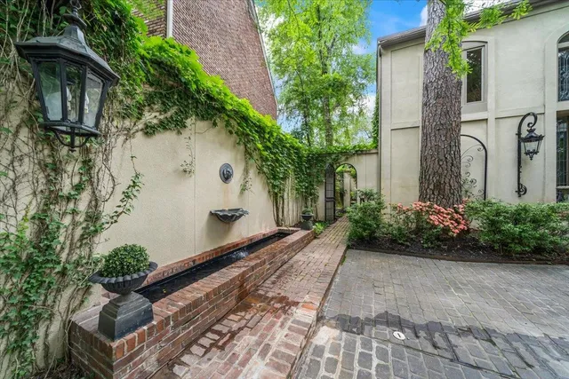 $795,000 | 4359 West Cherry Pl Drive, Memphis, TN 38117