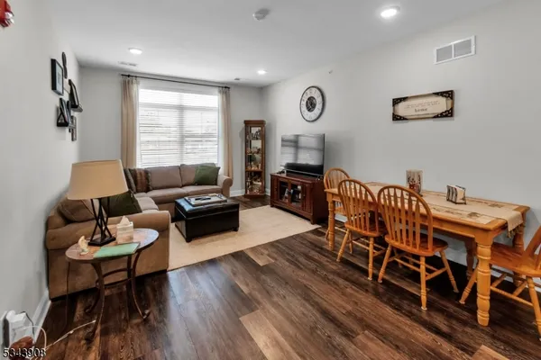 $3,700 | 310 Centennial Avenue, Unit 204, Cranford, NJ 07016