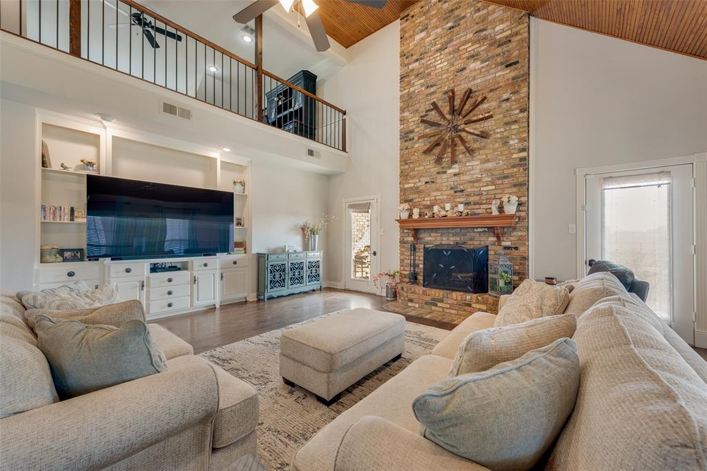 669 VZ County Road Canton, TX 75103 - Photo 16 of 40 a living room with furniture flat screen tv and a fireplace