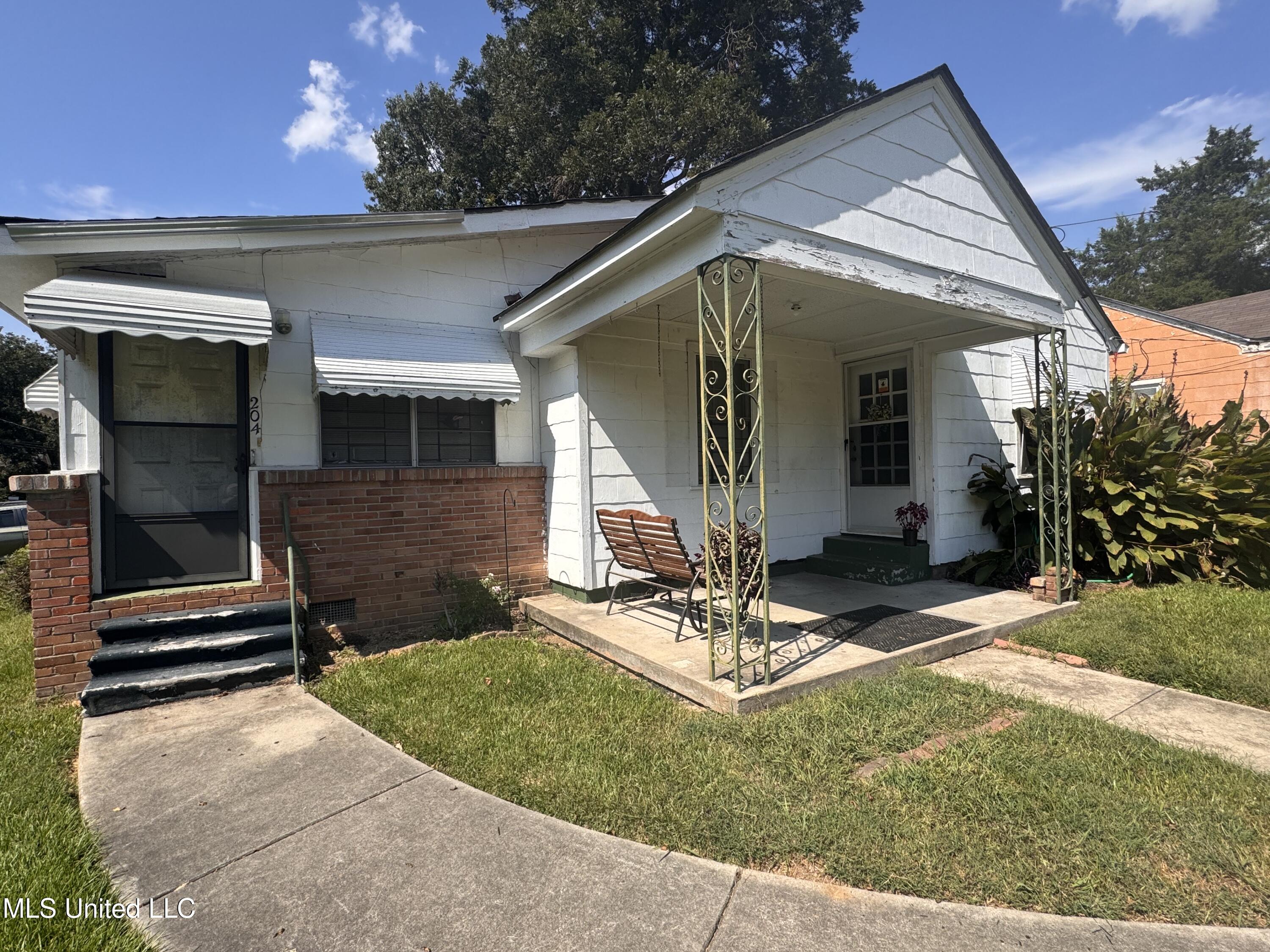 204 Chickasaw Street Natchez, MS 39120 - Photo 2 of 15 IMG_5647