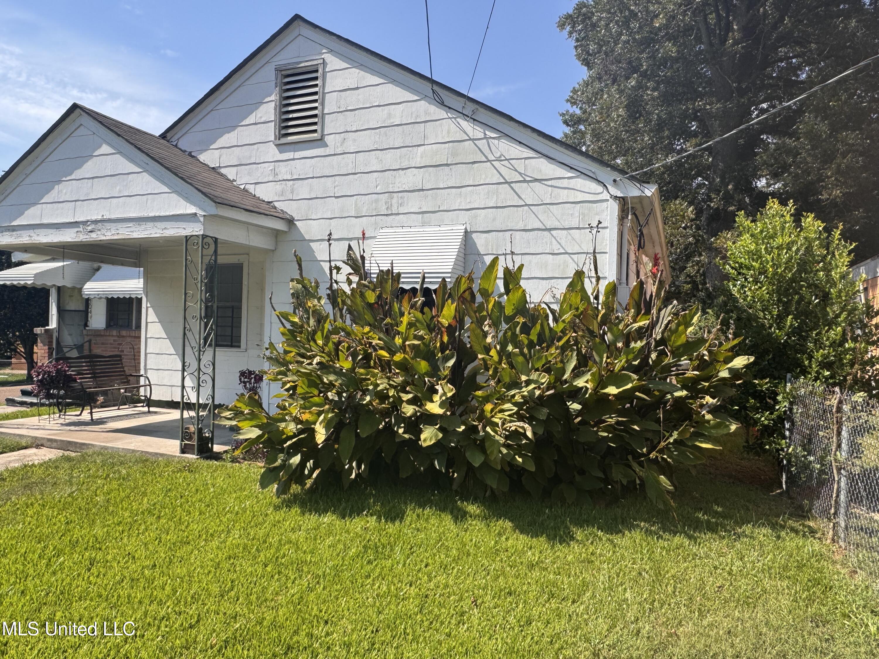 204 Chickasaw Street Natchez, MS 39120 - Photo 4 of 15 IMG_5652