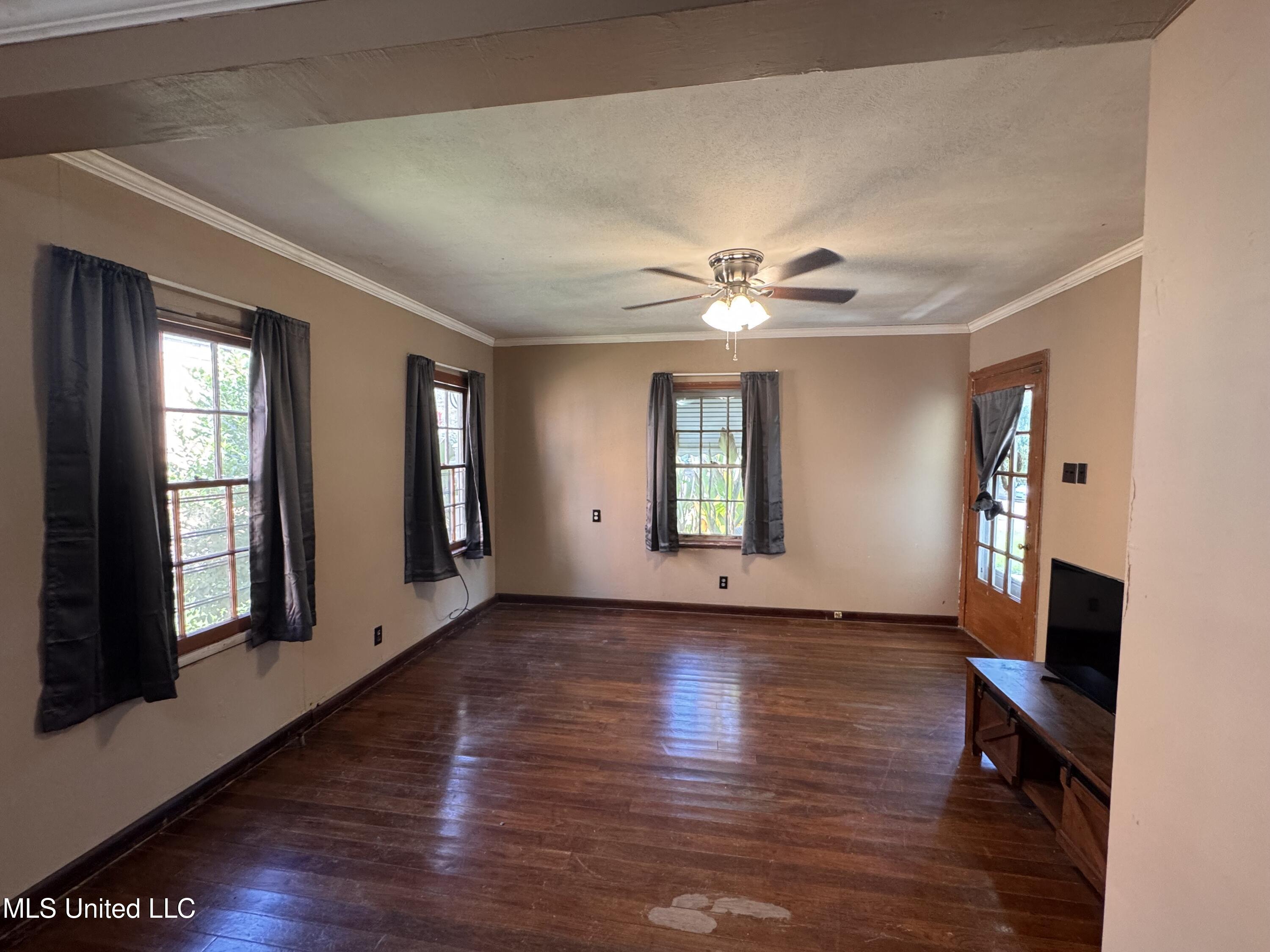 204 Chickasaw Street Natchez, MS 39120 - Photo 7 of 15 IMG_5658