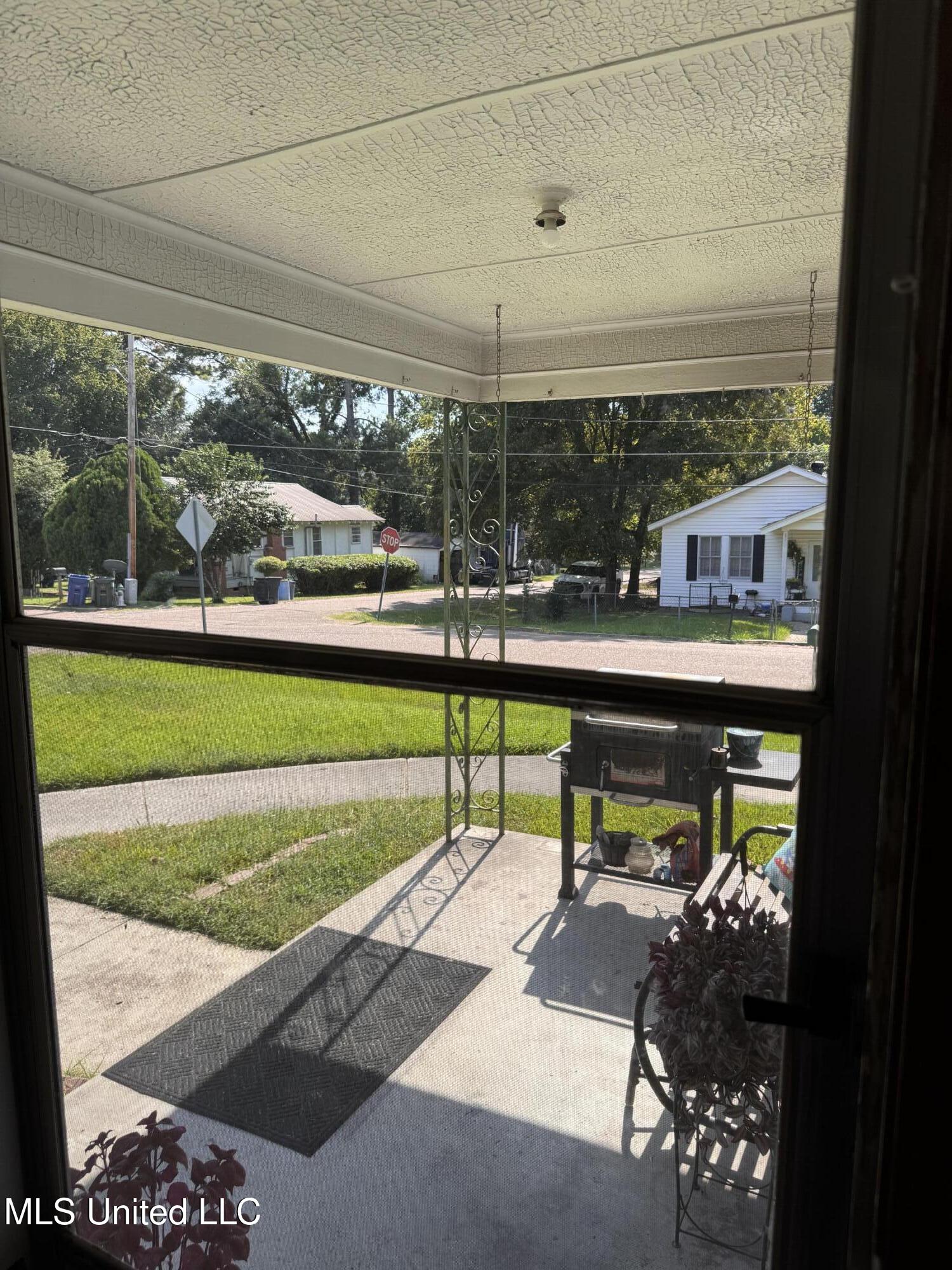 204 Chickasaw Street Natchez, MS 39120 - Photo 8 of 15 IMG_5659