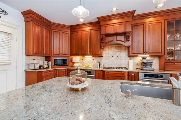 $949,900 | 901 East Avenue, Unit A, Rochester, NY 14607