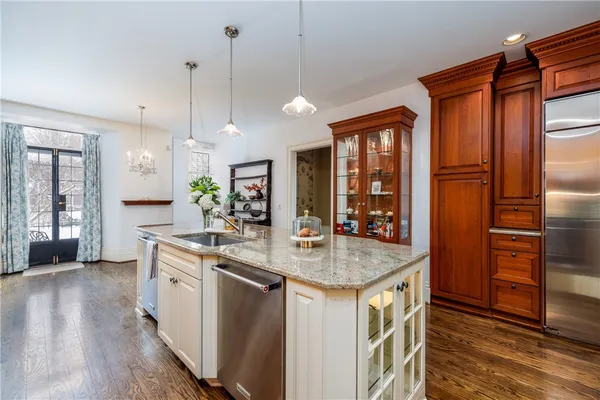 $949,900 | 901 East Avenue, Unit A, Rochester, NY 14607