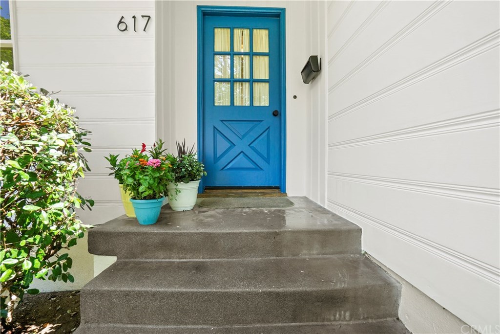 617 Barry Place Altadena, CA 91001 - Photo 2 of 36