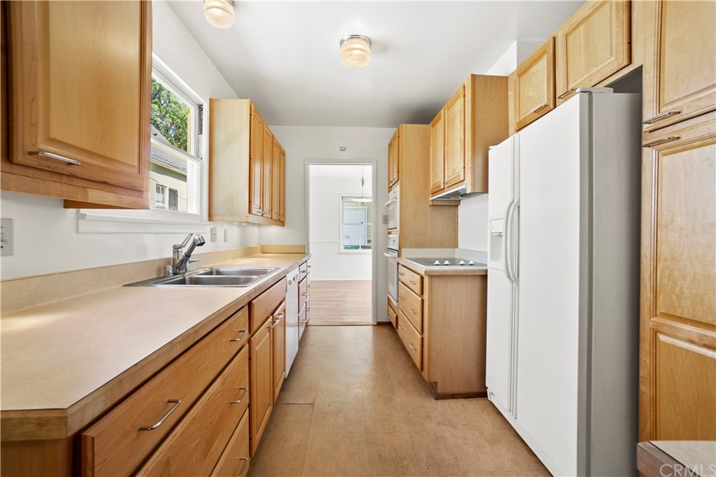 617 Barry Place Altadena, CA 91001 - Photo 10 of 36