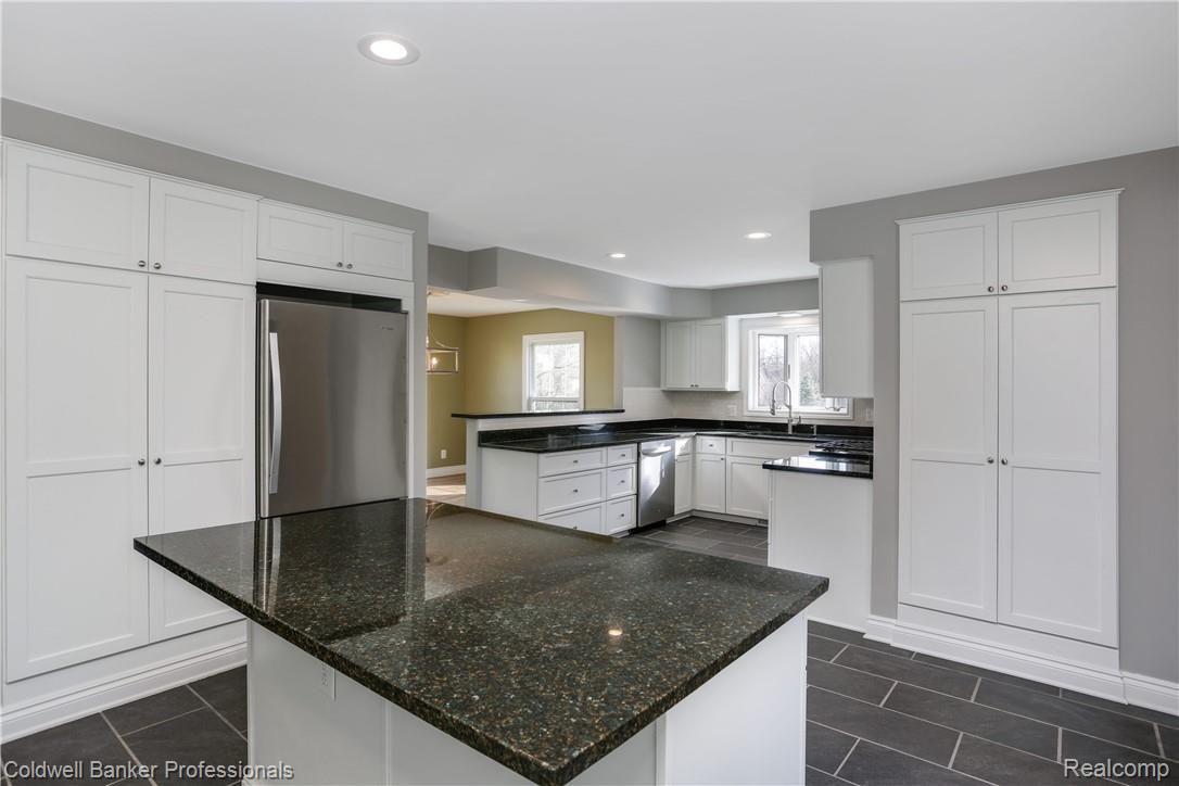 90 Devon Road Bloomfield Hills, MI 48302 - Photo 9 of 33 a (8).jpg