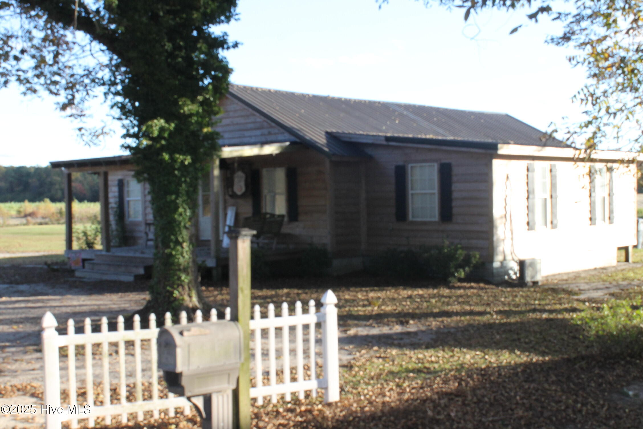 92 Powell Loop Whiteville, NC 28472 - Photo 5 of 23 IMG_3229