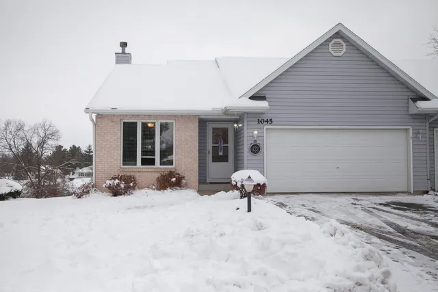 $330,000 | 1045 Saddle Ridge, Portage, WI 53901