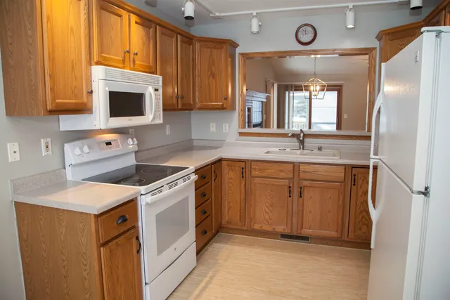 $330,000 | 1045 Saddle Ridge, Portage, WI 53901