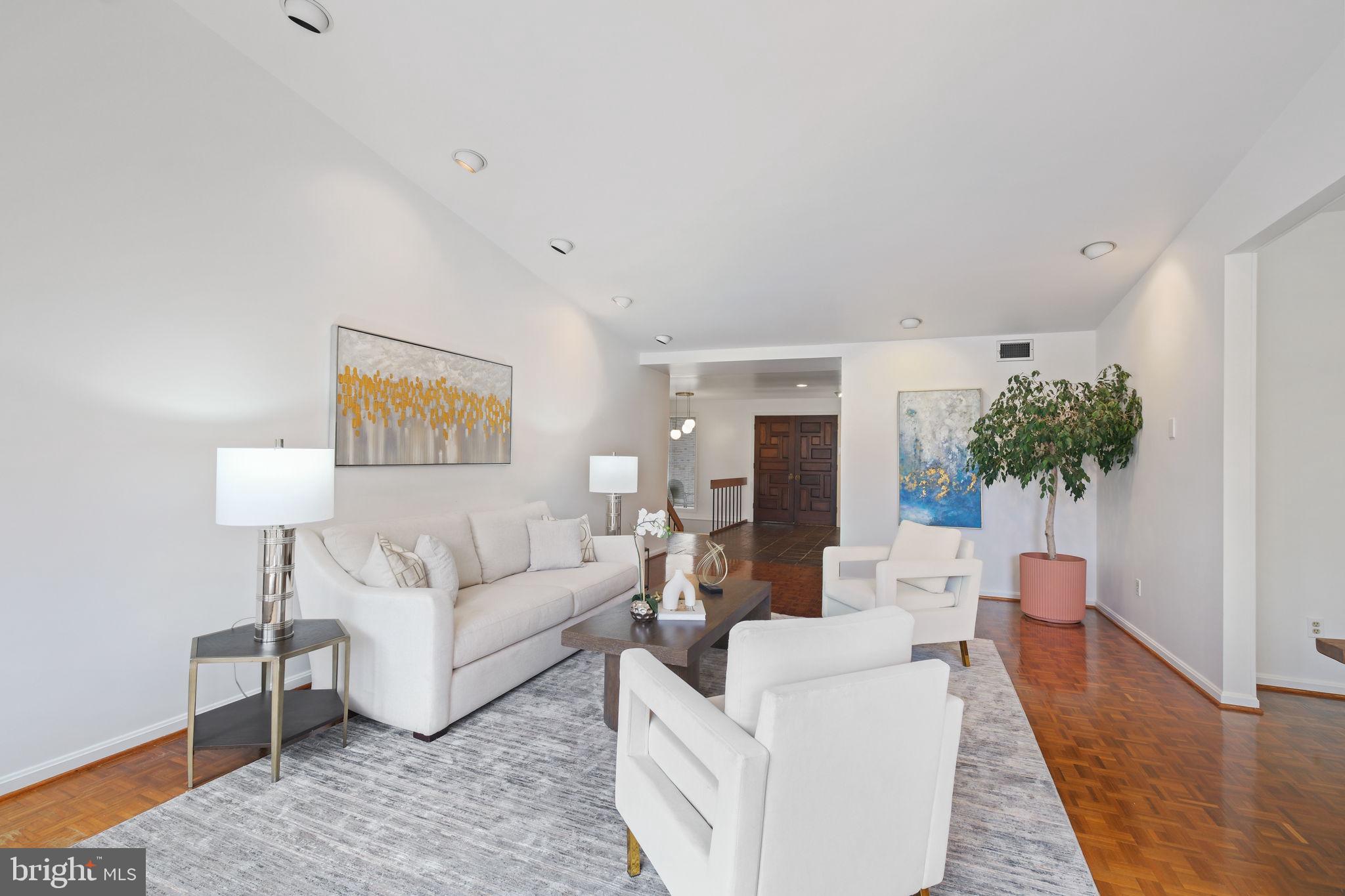 6204 Clearwood Road Bethesda, MD 20817 - Photo 12 of 63 Living Room