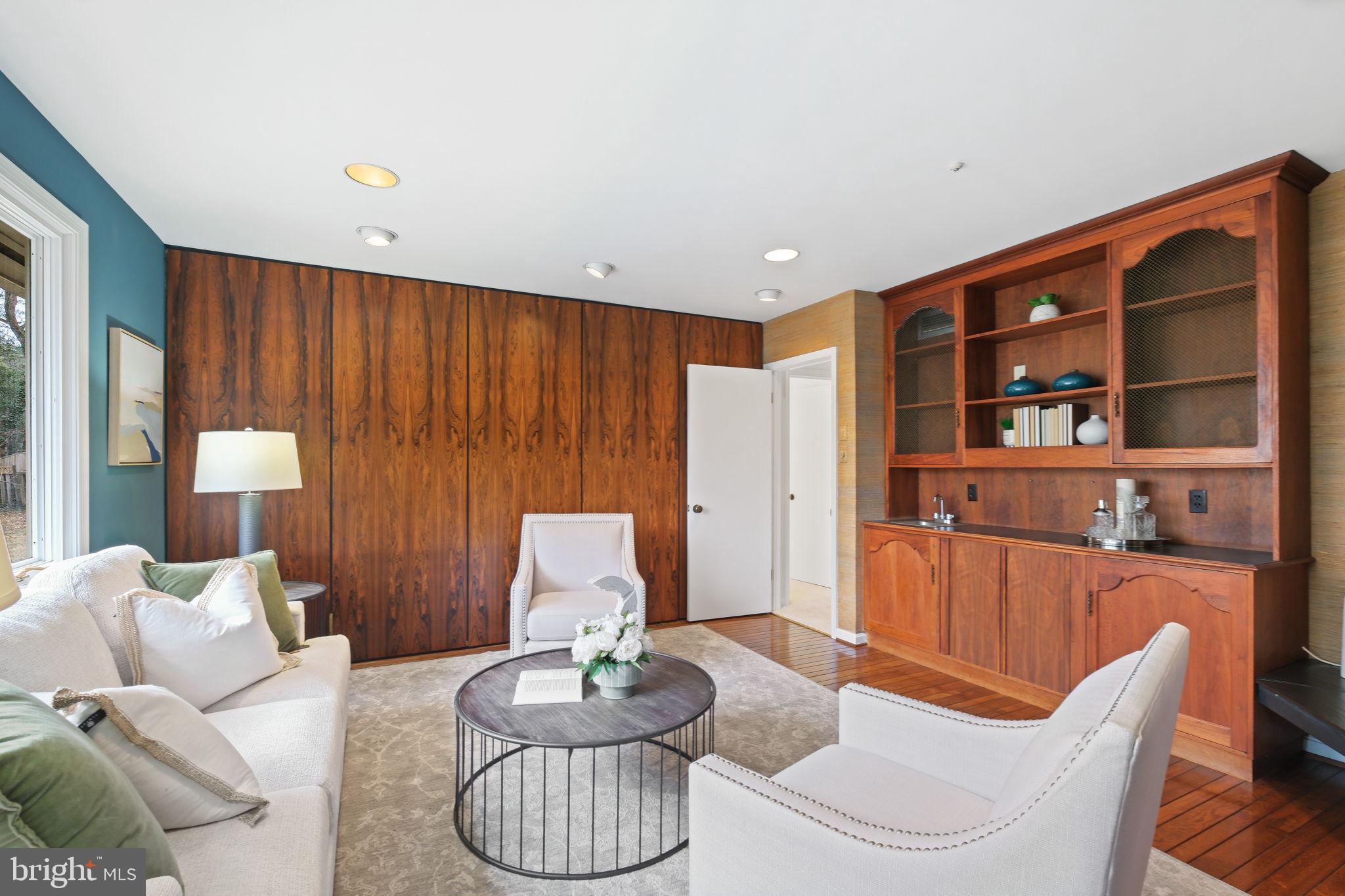 6204 Clearwood Road Bethesda, MD 20817 - Photo 16 of 63 Library