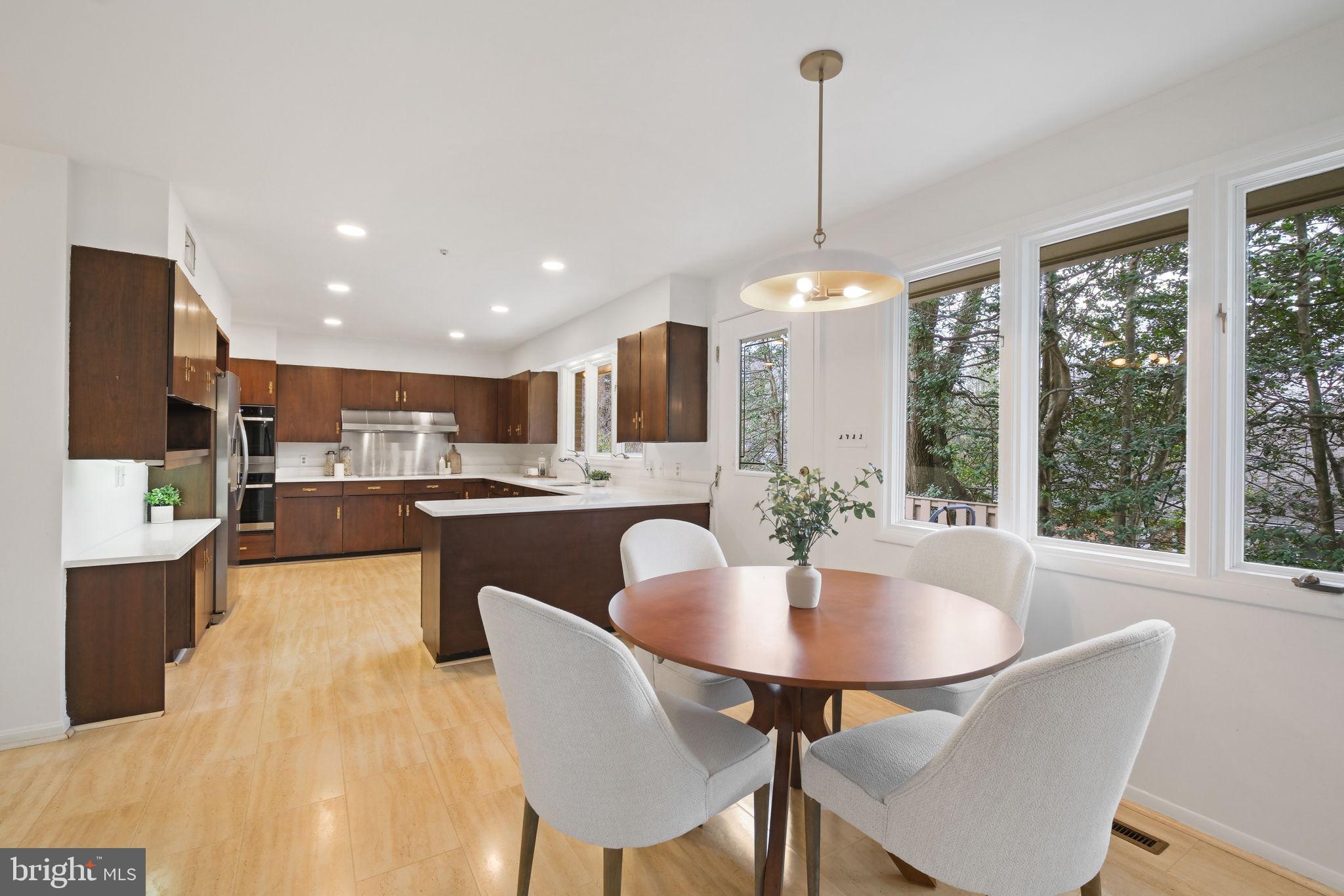 6204 Clearwood Road Bethesda, MD 20817 - Photo 17 of 63 Eat-in Kitchen