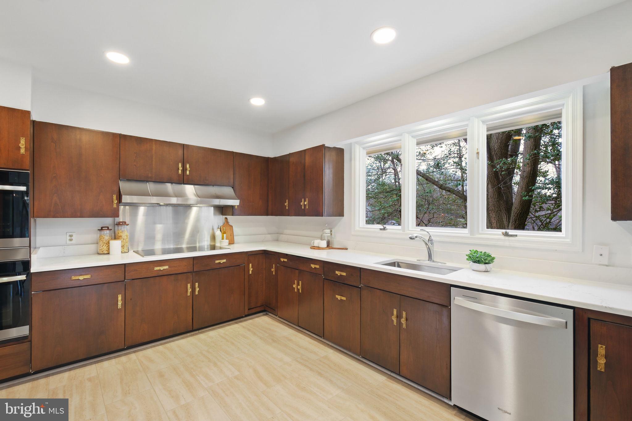 6204 Clearwood Road Bethesda, MD 20817 - Photo 19 of 63 Kitchen