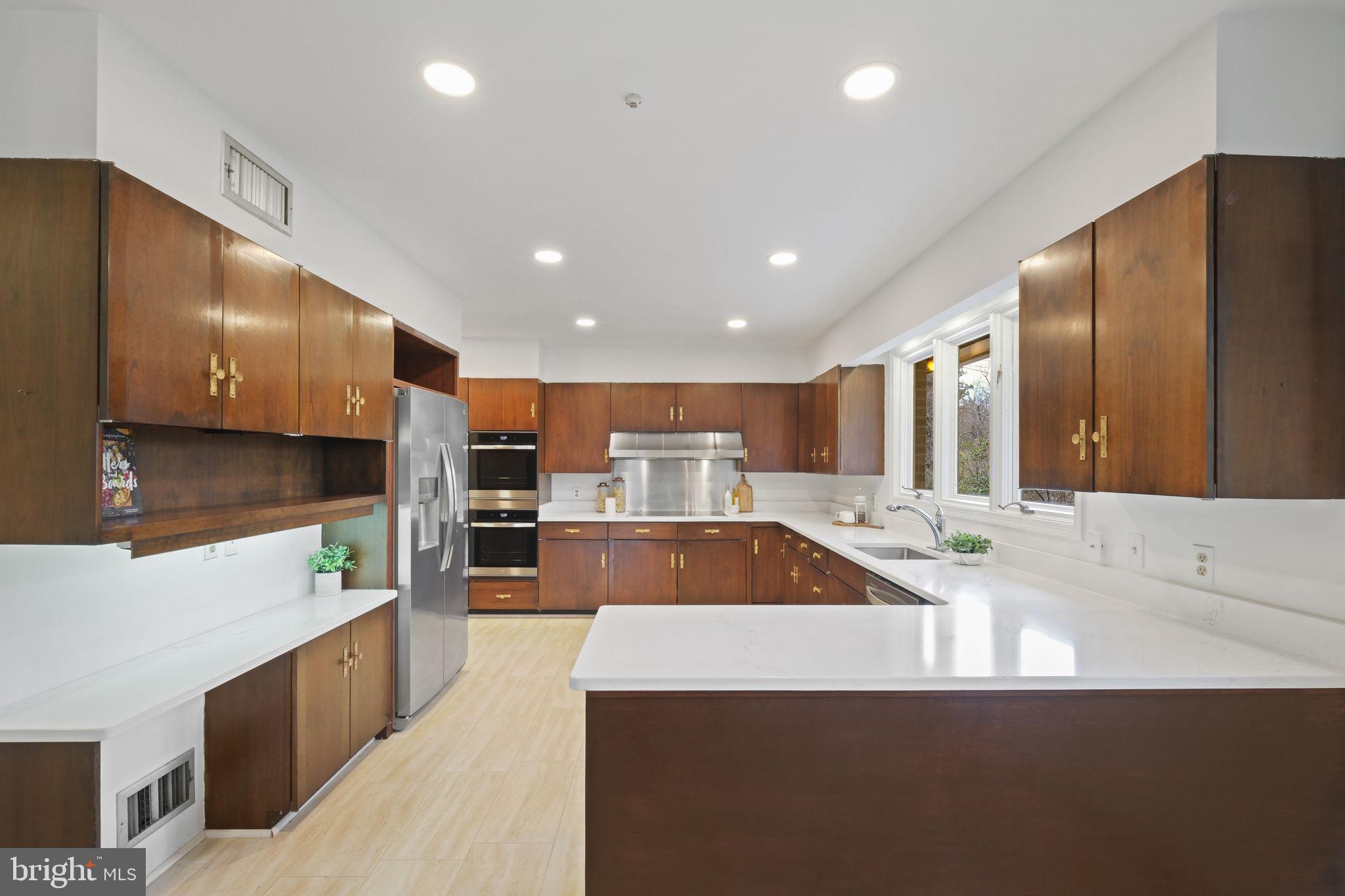 6204 Clearwood Road Bethesda, MD 20817 - Photo 20 of 63 Kitchen