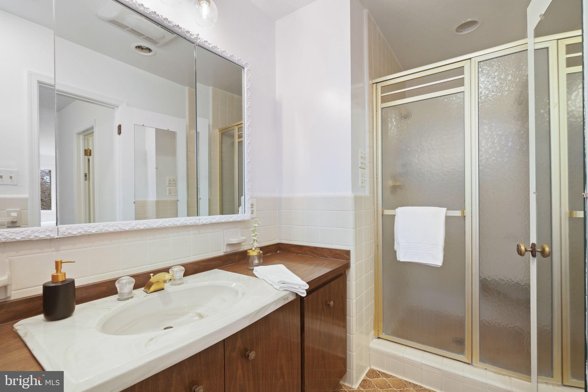 6204 Clearwood Road Bethesda, MD 20817 - Photo 30 of 63 Primary Suite