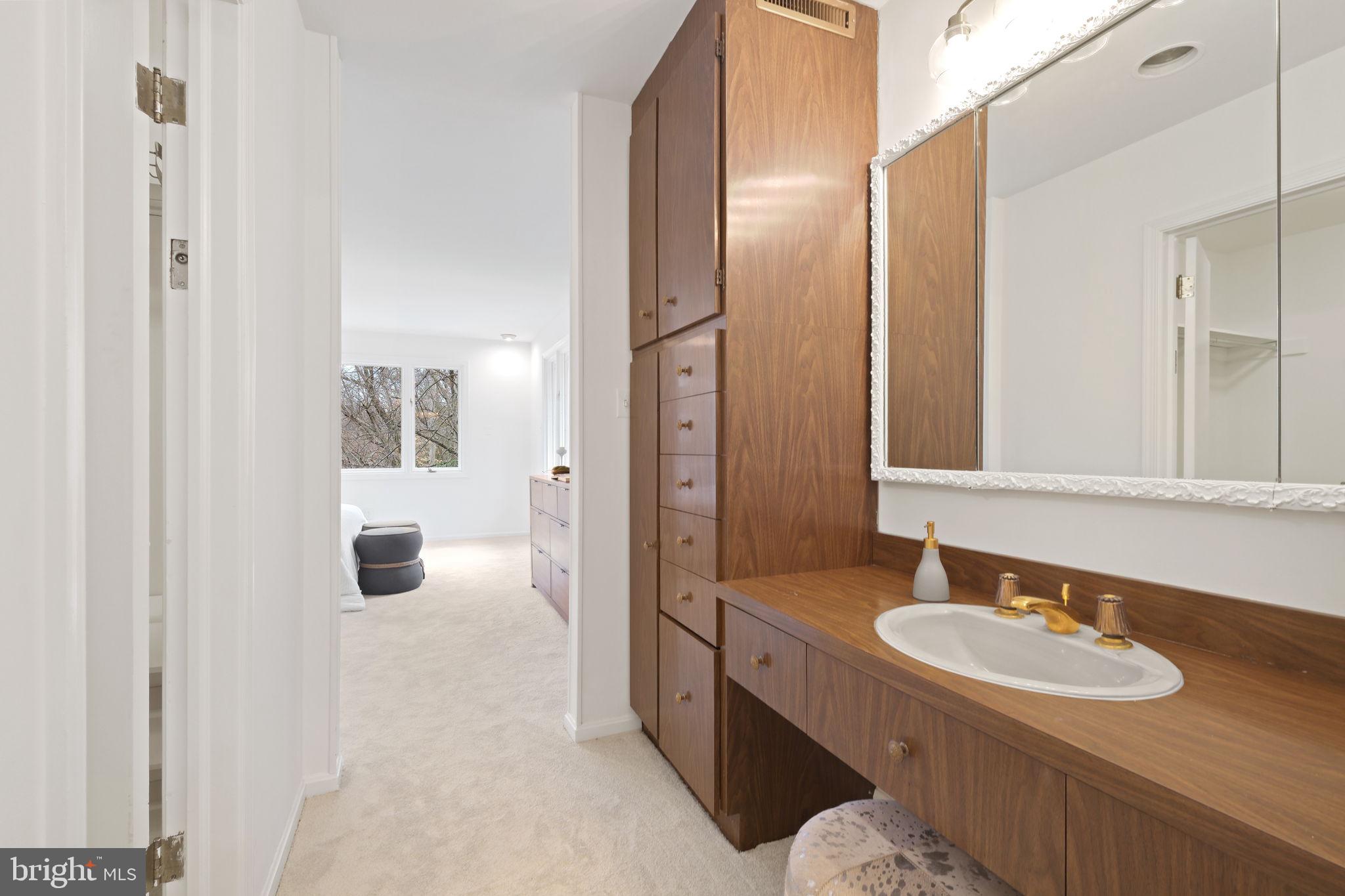 6204 Clearwood Road Bethesda, MD 20817 - Photo 31 of 63 Primary Suite