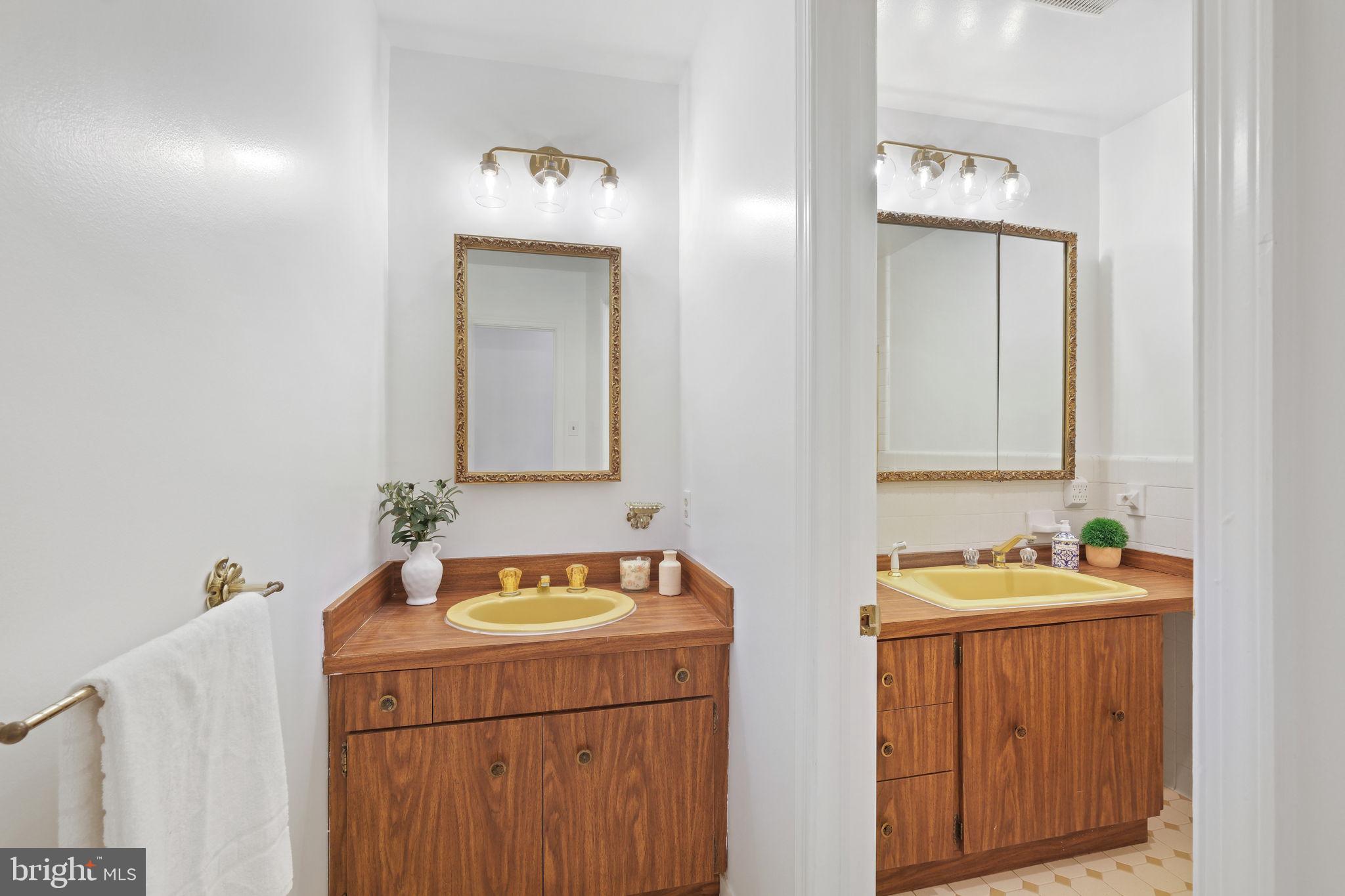 6204 Clearwood Road Bethesda, MD 20817 - Photo 37 of 63 Hall Bathroom