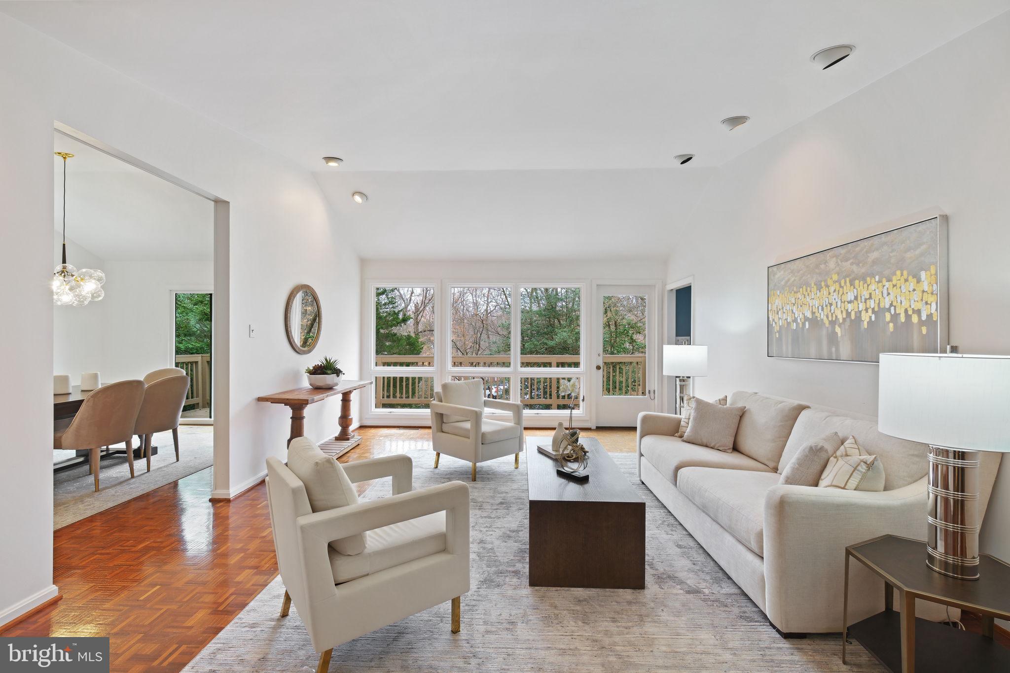 6204 Clearwood Road Bethesda, MD 20817 - Photo 9 of 63 Living Room