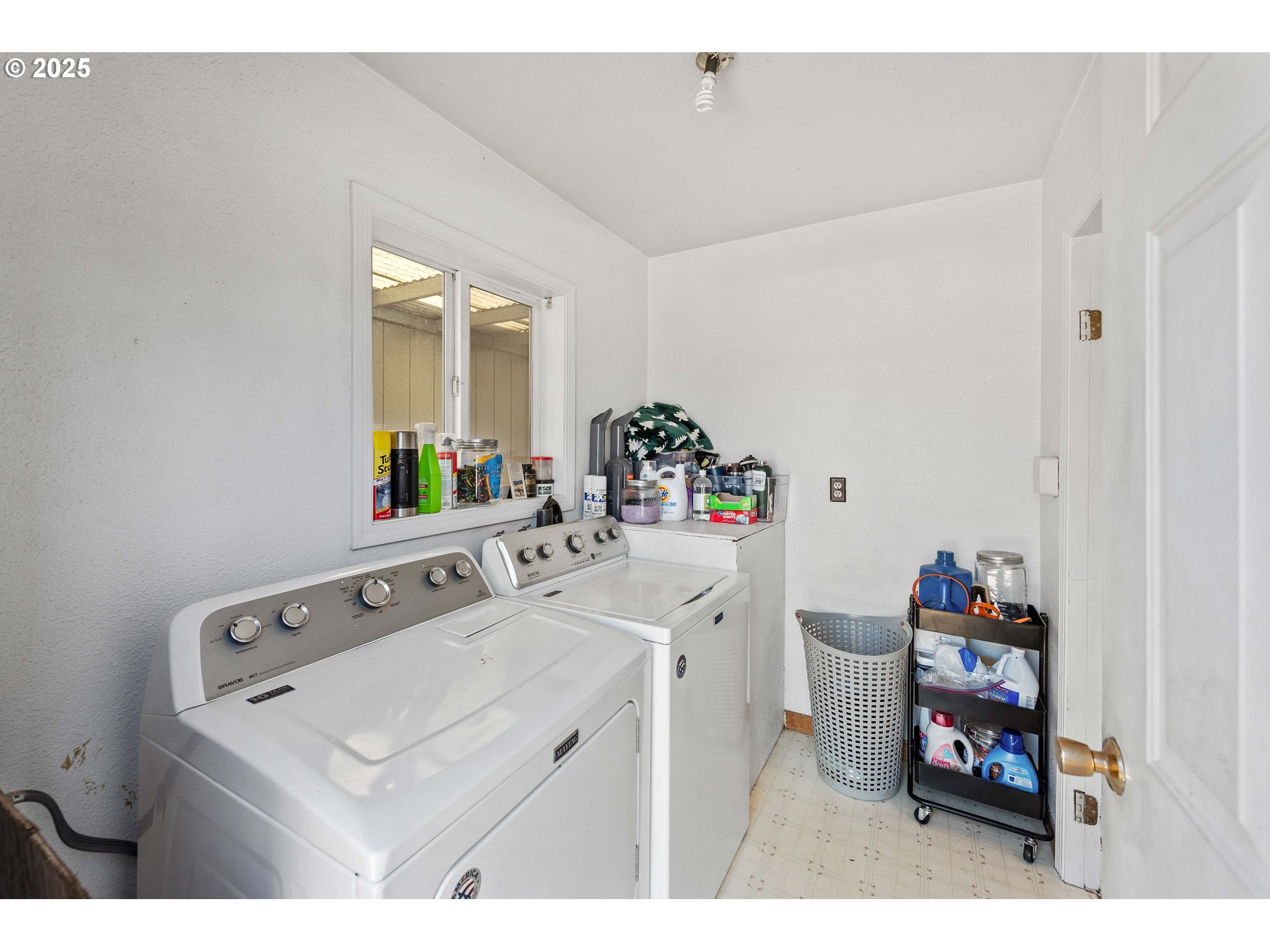 805 C Street Myrtle Point, OR 97458 - Photo 21 of 30 a utility room with sink dryer and washer
