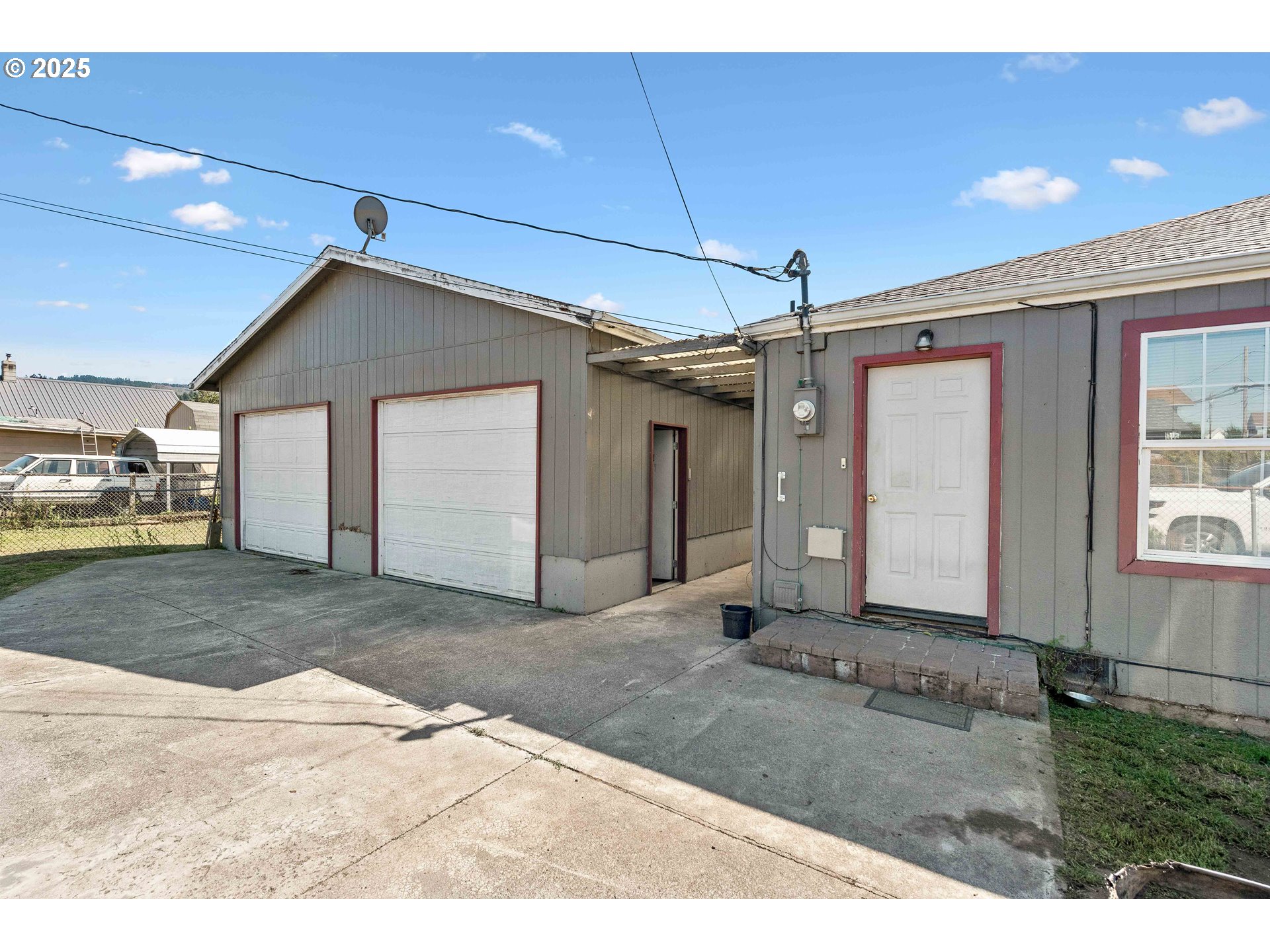 805 C Street Myrtle Point, OR 97458 - Photo 3 of 30 a view of a house basement