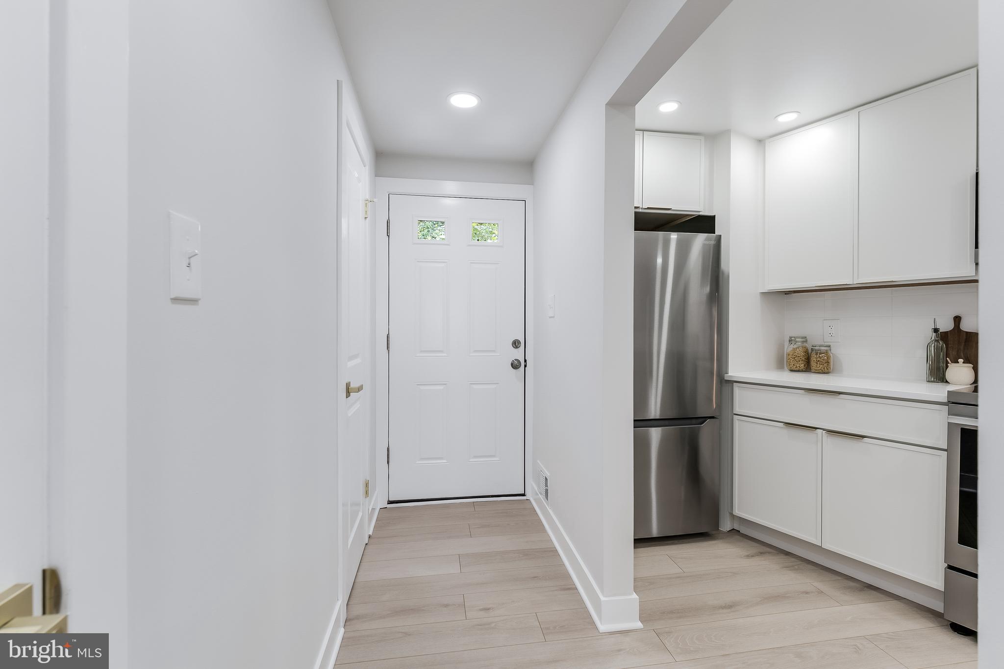 11213 Silentwood Lane Reston, VA 20191 - Photo 6 of 33