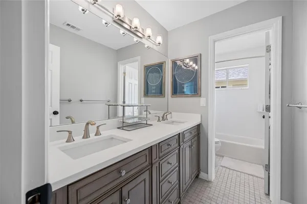 $5,500 | 2808 Southpointe Lane, Tampa, FL 33611