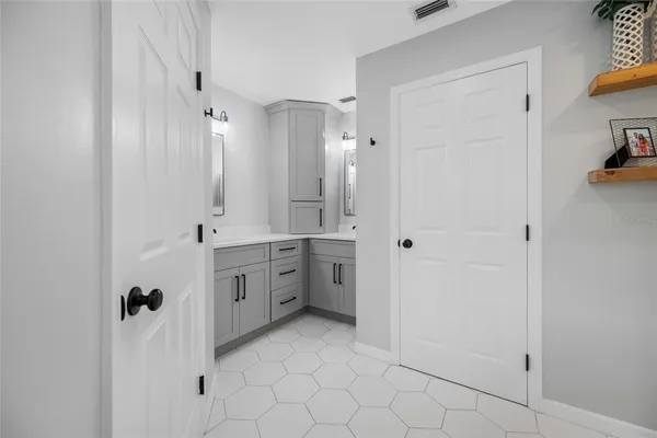 $5,500 | 2808 Southpointe Lane, Tampa, FL 33611