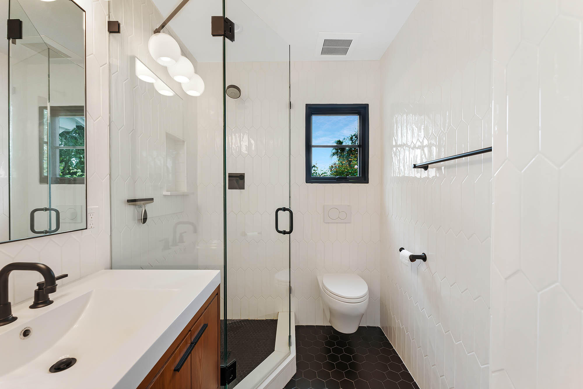 329 Arden Road Santa Barbara, CA 93105 - Photo 26 of 46 En suite bath - 329 Arden Road 93105