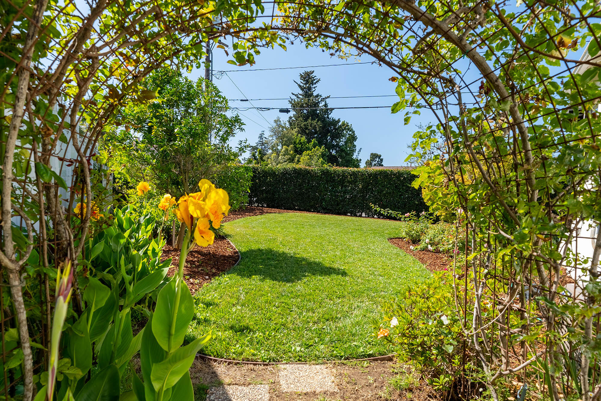 329 Arden Road Santa Barbara, CA 93105 - Photo 32 of 46 Yard entry - 329 Arden Road 93105