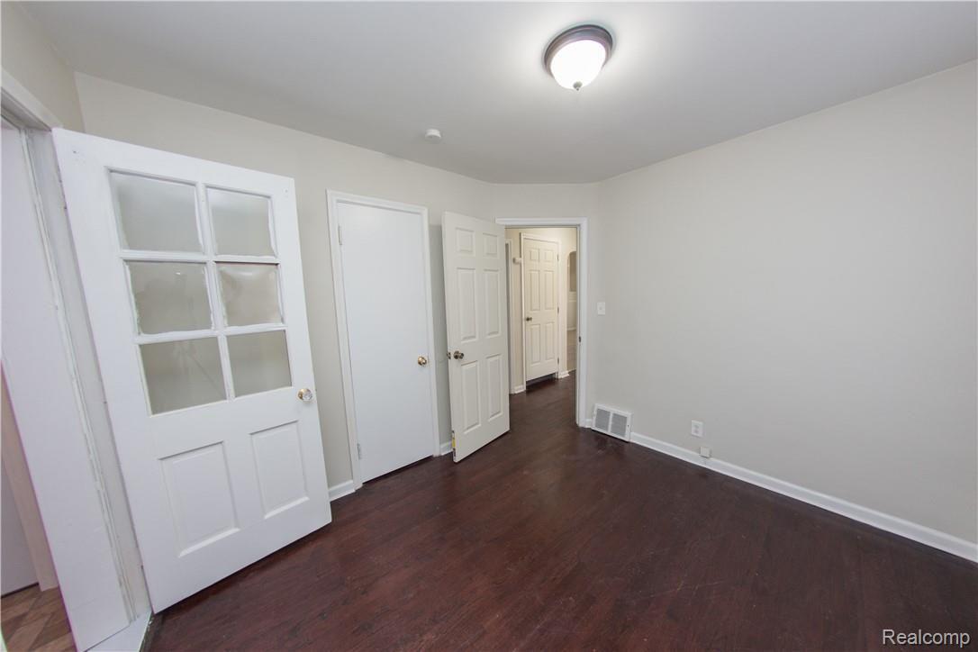 13437 Toepfer Road Warren, MI 48089 - Photo 22 of 57 bedroom1-3.jpg