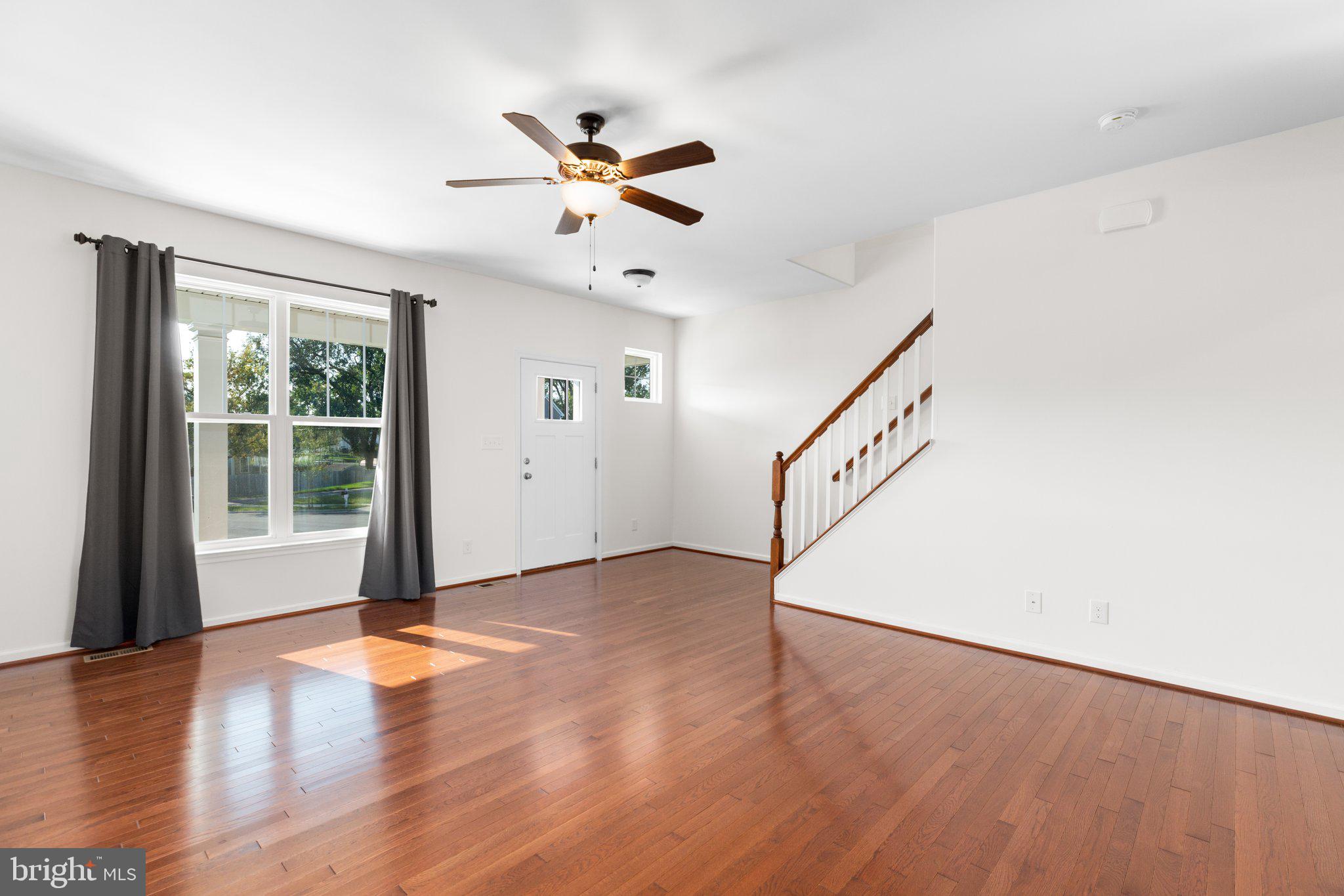101 Ridgeway Street Fredericksburg, VA 22401 - Photo 8 of 41 Living room