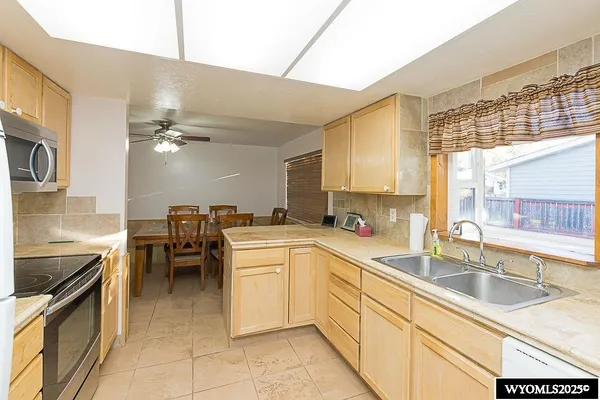 $300,000 | 902 Valley Street, Rock Springs, WY 82901