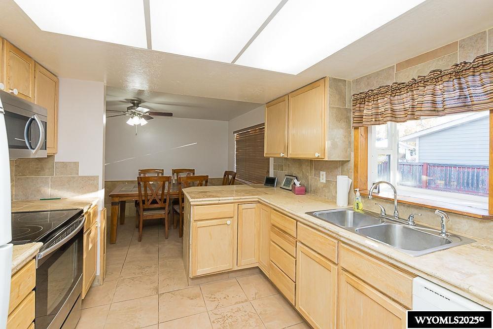 902 Valley Street Rock Springs, WY 82901 - Photo 17 of 43