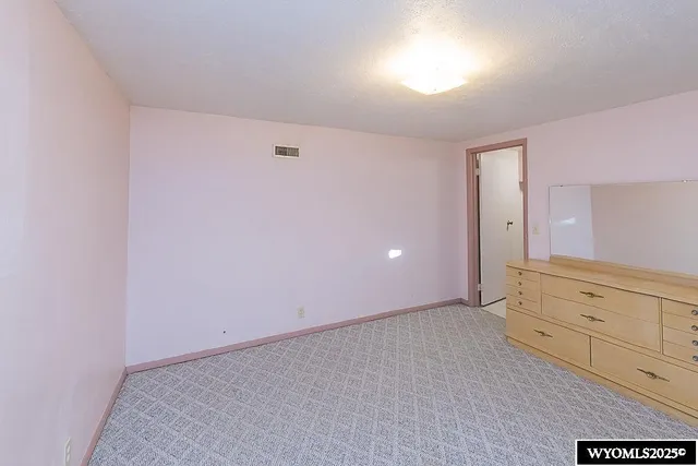 $300,000 | 902 Valley Street, Rock Springs, WY 82901